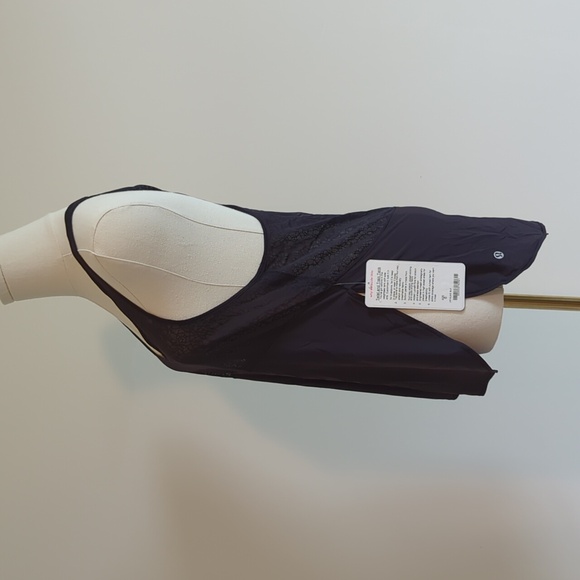 NWT Lululemon size 6 black twist and train tank - Picture 7 of 9